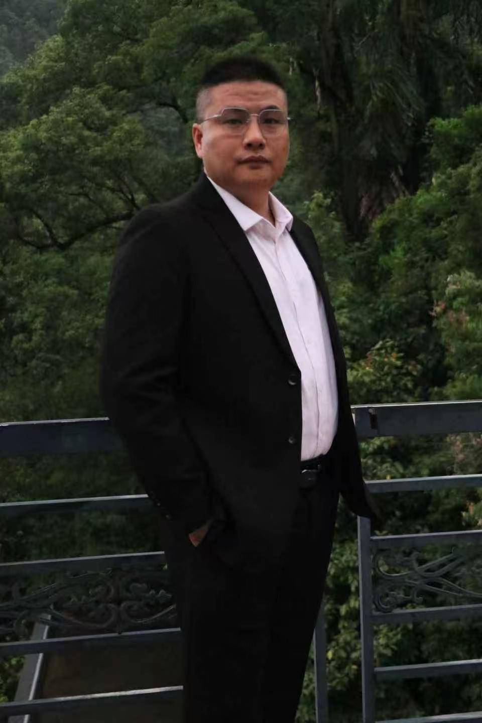 Mr. Kong Yongli, legal representative of Lihua